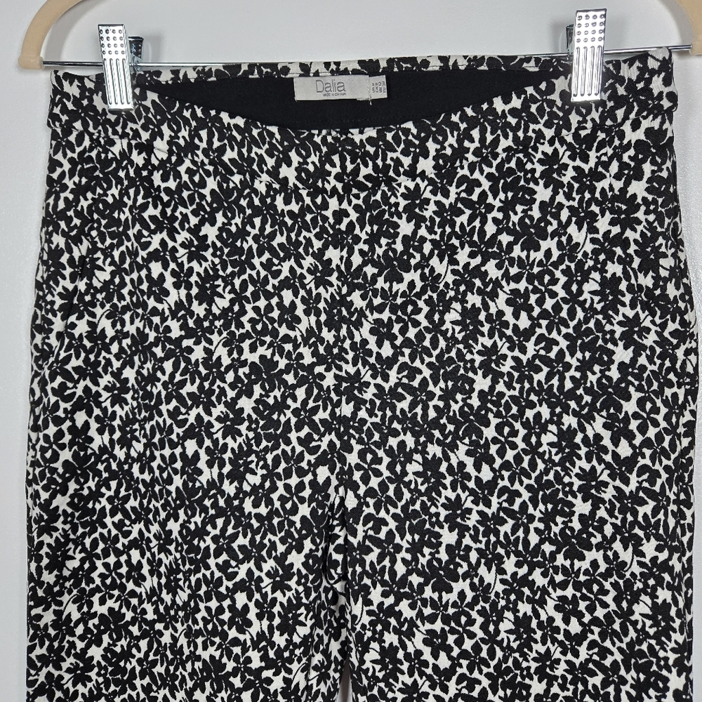 Dalia Black White Floral Printed Textured Elastic Waist Pull On Pants Size 8 - Picture 3 of 11